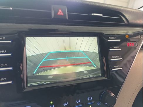 Used 2018 Toyota Camry LE image 23