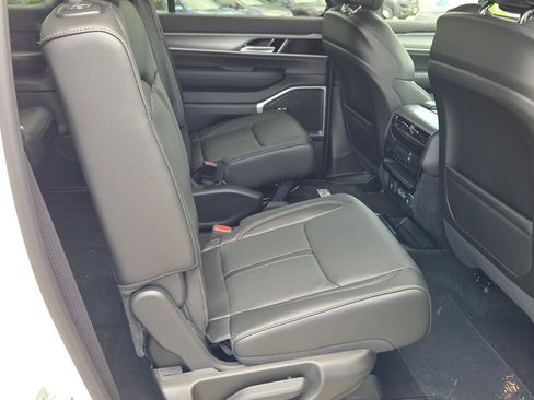 New 2026 Jeep Grand Wagoneer L 4WD w/ Premium Group I image 8