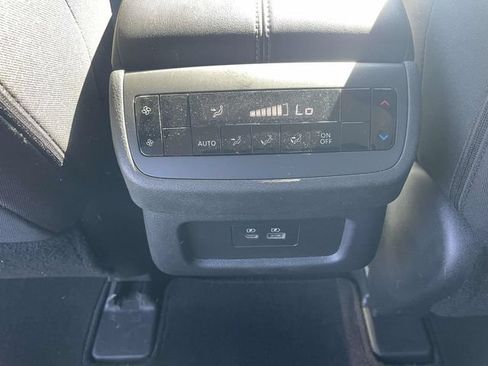 Used 2025 Nissan Pathfinder SV FWD image 23