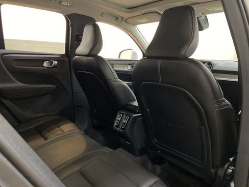 Used 2025 Volvo XC40 B5 Core AWD/4WD image 82