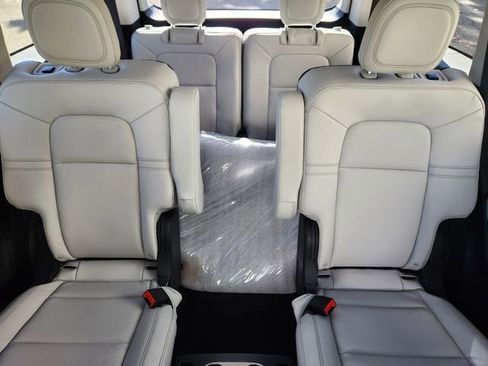 New 2026 Lincoln Aviator AWD w/ Jet Appearance Package image 14