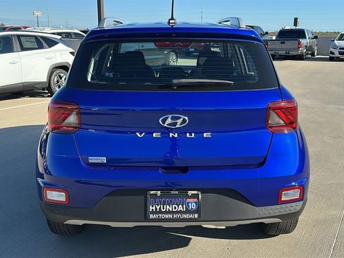 Used 2025 Hyundai Venue SEL image 12