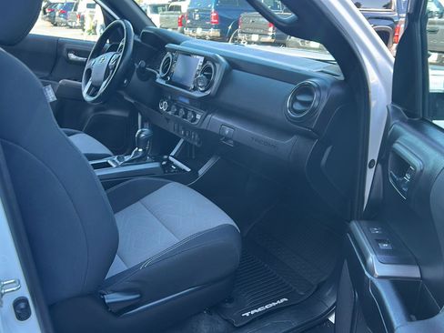 Used 2021 Toyota Tacoma TRD Off-Road image 15