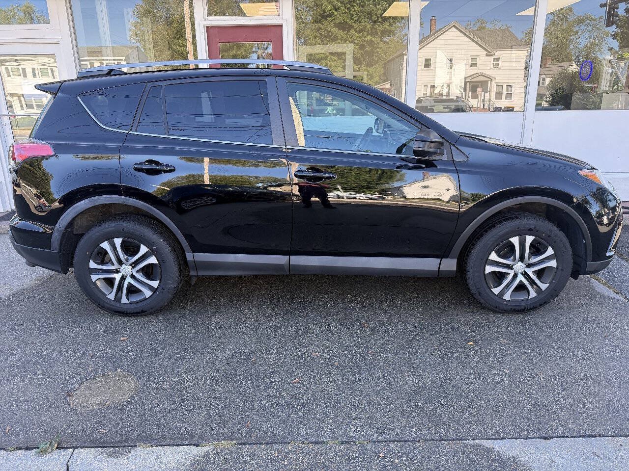 Used 2017 Toyota RAV4 LE w/ Carpet Mat Package AWD/4WD image 4