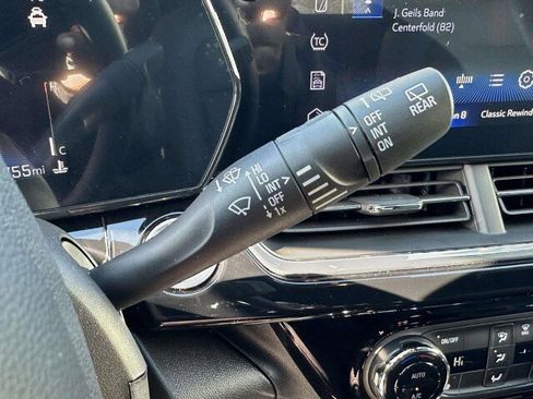 Used 2025 Chevrolet Trax RS image 26