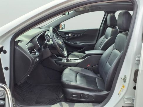 Used 2018 Chevrolet Malibu LT w/ Leather Package FWD image 13