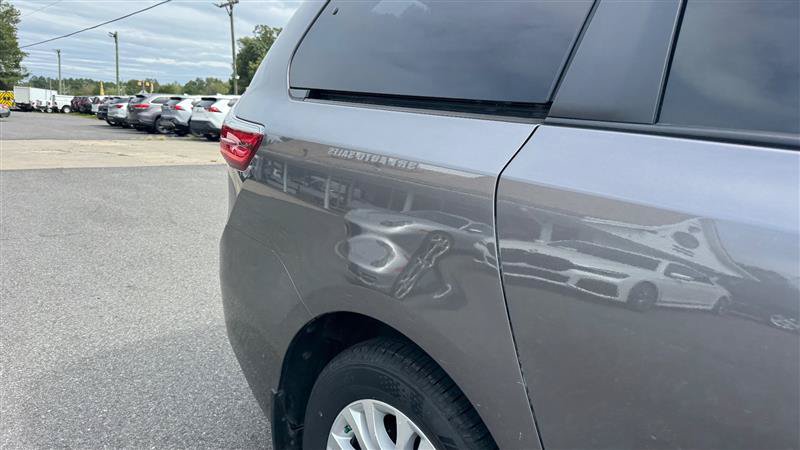 Used 2017 Toyota Sienna XLE w/ XLE Navigation Package FWD image 24