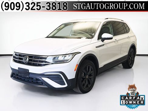 Used 2024 Volkswagen Tiguan SE image 1