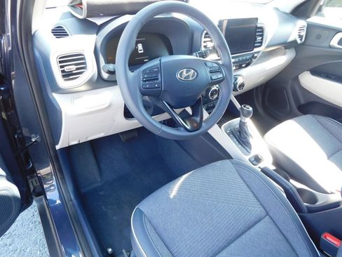 Used 2025 Hyundai Venue Limited FWD image 13
