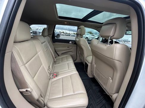 Used 2015 Jeep Grand Cherokee Limited w/ Luxury Group II image 11