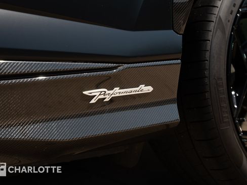 Used 2023 Lamborghini Urus Performante AWD/4WD image 13