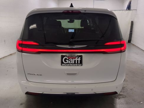 Certified 2024 Chrysler Pacifica Touring-L image 7
