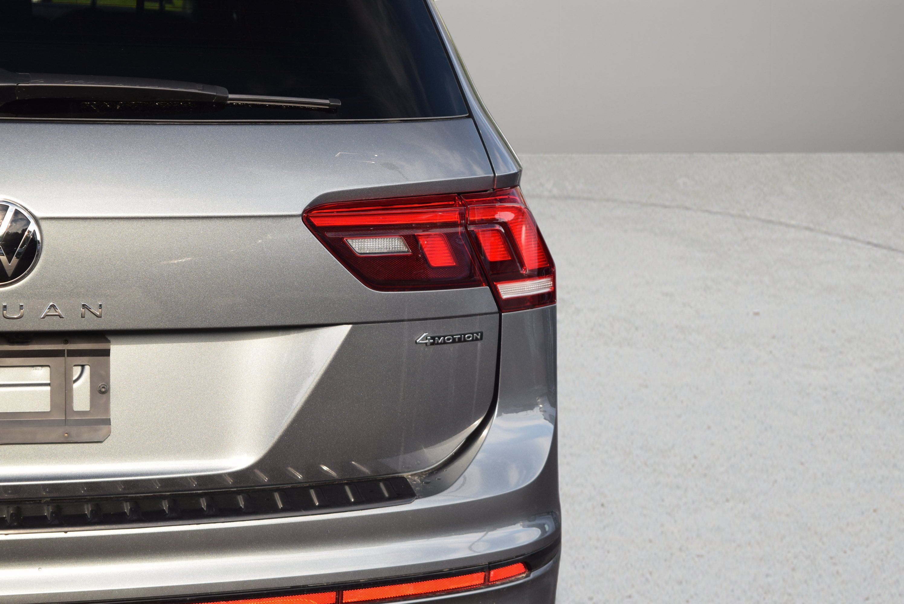 Used 2024 Volkswagen Tiguan SE R-Line AWD/4WD image 6