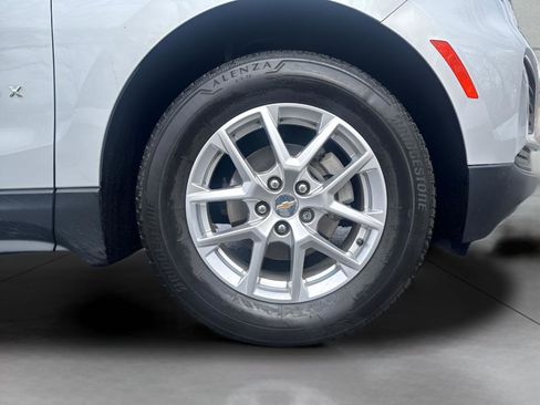 Used 2022 Chevrolet Equinox LT image 2