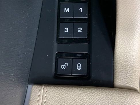 Used 2018 Jaguar F-PACE Premium image 17