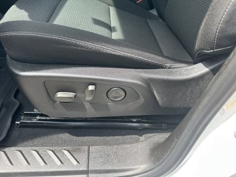 Used 2024 GMC Canyon Elevation w/ Convenience Package RWD image 9