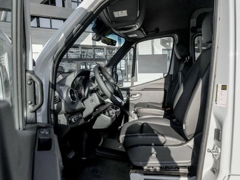 Used 2025 Mercedes-Benz Sprinter 2500 image 12