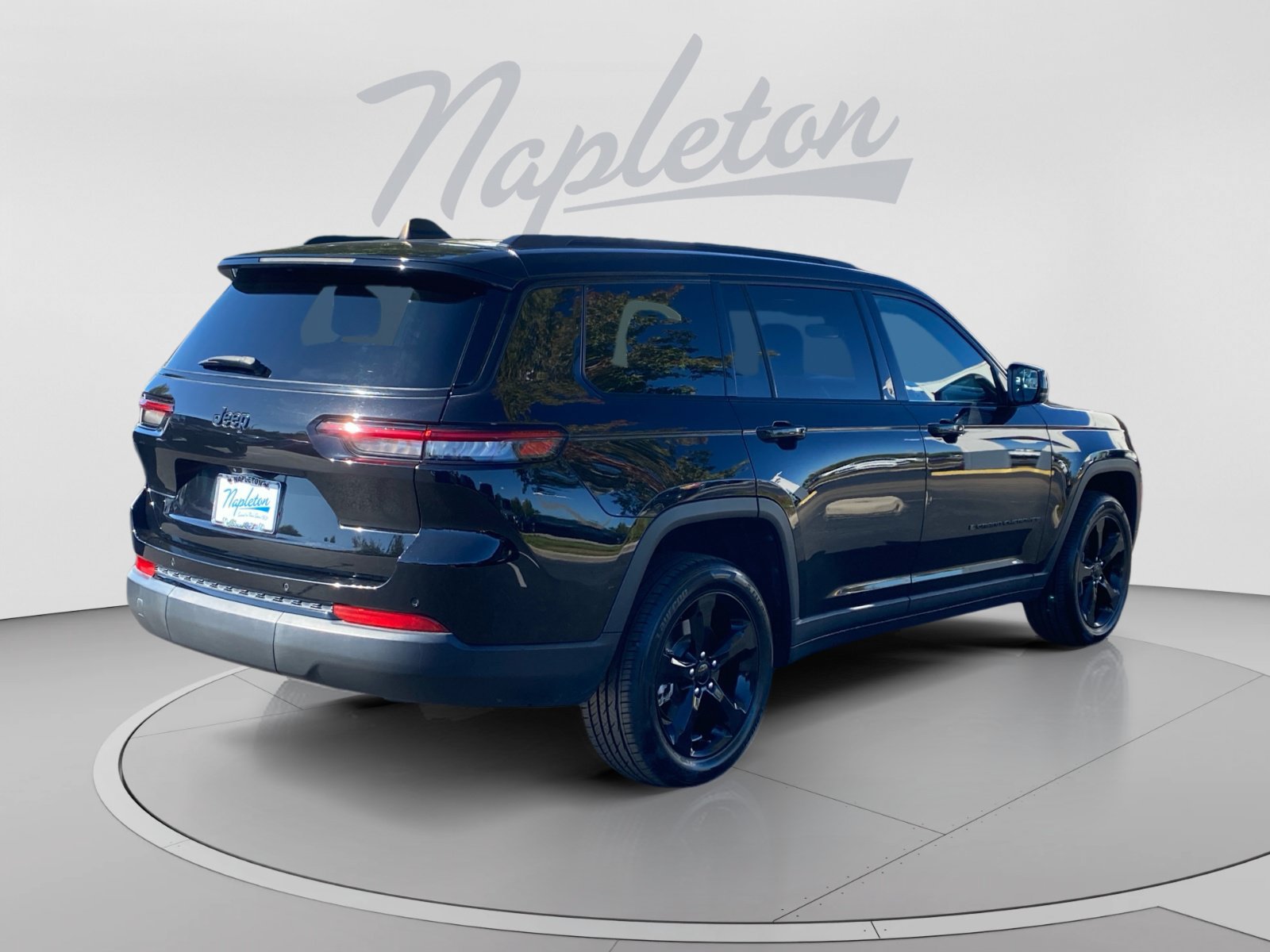 Used 2023 Jeep Grand Cherokee L Laredo RWD image 6