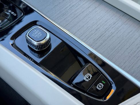 Used 2023 Volvo XC60 B5 Ultimate w/ Climate Package image 27