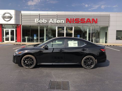 New 2025 Nissan Sentra SR w/ Midnight Edition image 11