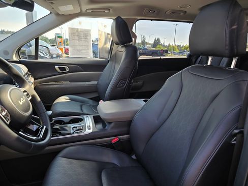 Certified 2025 Kia Carnival SX FWD image 13