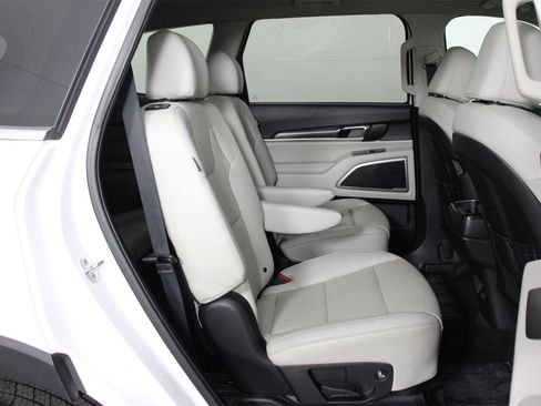 Used 2023 Kia Telluride S image 28