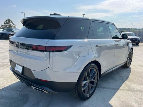 Used 2024 Land Rover Range Rover Sport SE AWD/4WD image 5