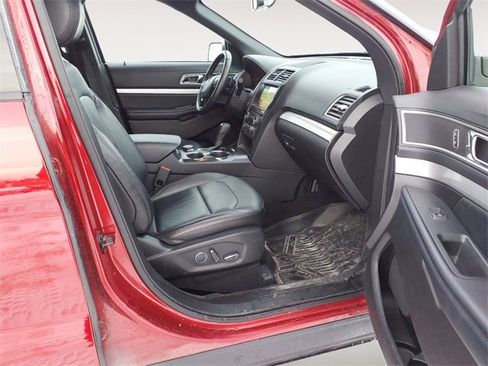 Used 2017 Ford Explorer XLT w/ Equipment Group 202A image 15