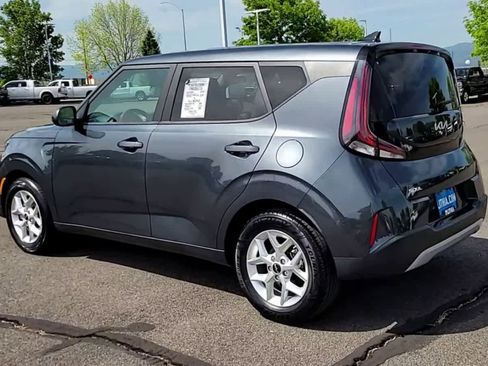 Used 2023 Kia Soul LX w/ LX Technology Package FWD image 6