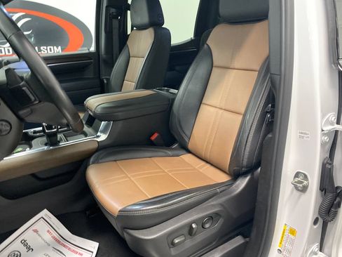 Used 2024 Chevrolet Silverado 1500 High Country w/ Technology Package AWD/4WD image 15
