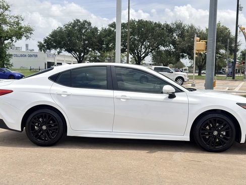 Used 2026 Toyota Camry SE FWD image 6