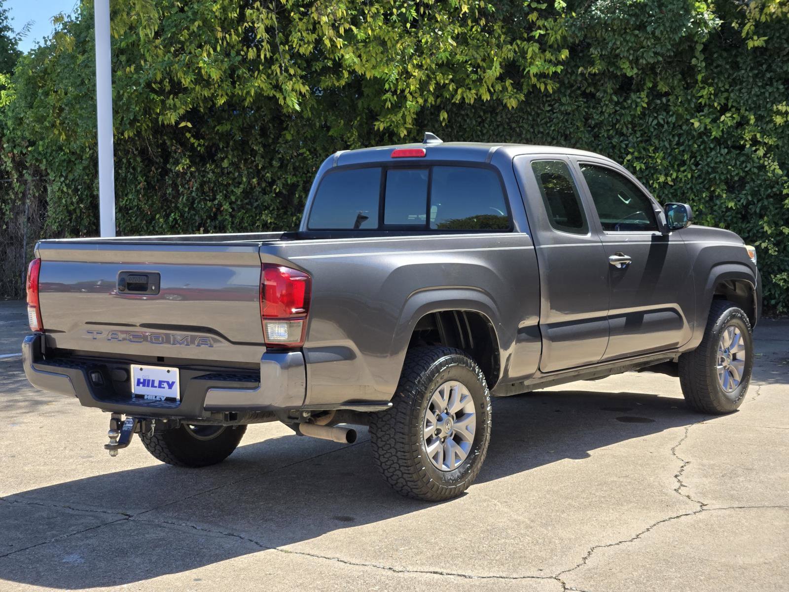 Used 2018 Toyota Tacoma SR RWD image 9