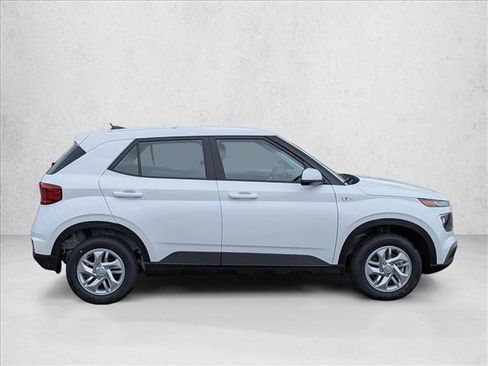 New 2026 Hyundai Venue SE image 4