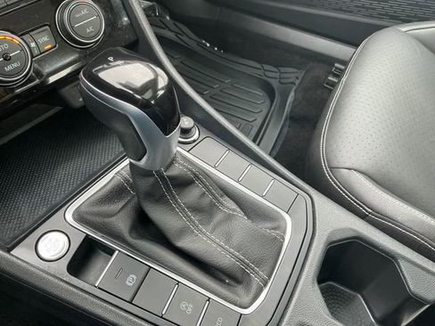 Used 2024 Volkswagen Jetta SE image 32