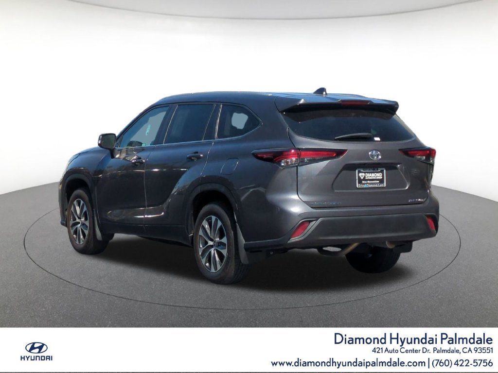 Used 2024 Toyota Highlander XLE AWD/4WD image 5