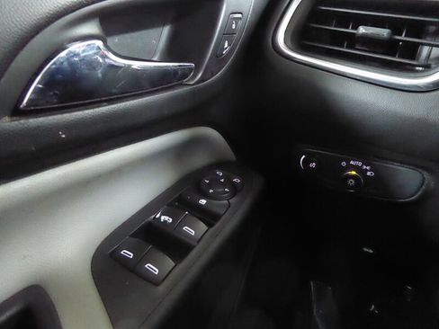 Used 2019 Chevrolet Equinox LT image 17