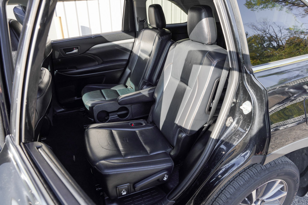 Used 2019 Toyota Highlander XLE AWD/4WD image 34