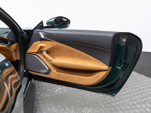 Used 2025 Ferrari Roma Spider RWD image 29