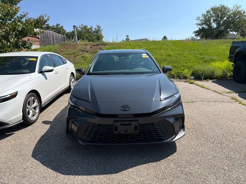 Used 2025 Toyota Camry SE AWD/4WD image 5