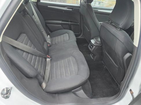 Used 2016 Ford Fusion SE FWD image 12