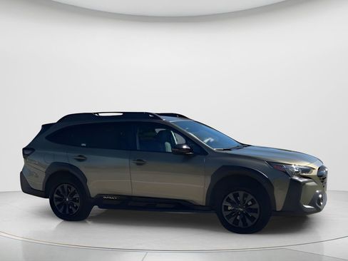 Used 2025 Subaru Outback Onyx Edition AWD/4WD image 12
