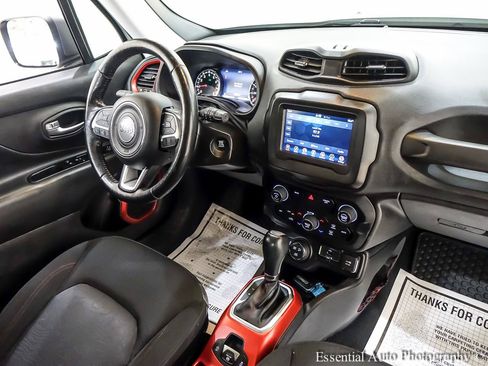 Used 2019 Jeep Renegade Trailhawk w/ Cold Weather Group II AWD/4WD image 32