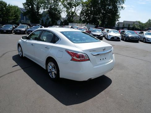 Used 2015 Nissan Altima 2.5 SV FWD image 5