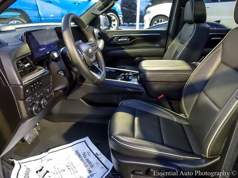 Used 2025 Chevrolet Suburban Premier w/ Sun And Tow Package image 14