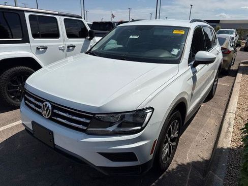 Used 2020 Volkswagen Tiguan SE FWD image 2