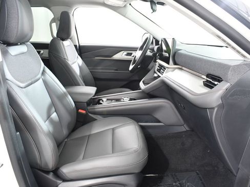 New 2026 Ford Explorer Active w/ Active Comfort Package AWD/4WD image 10