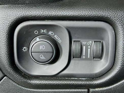 Used 2025 RAM 1500 Laramie image 17