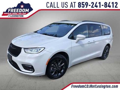 Used 2021 Chrysler Pacifica Touring-L w/ S Appearance Package AWD/4WD image 1