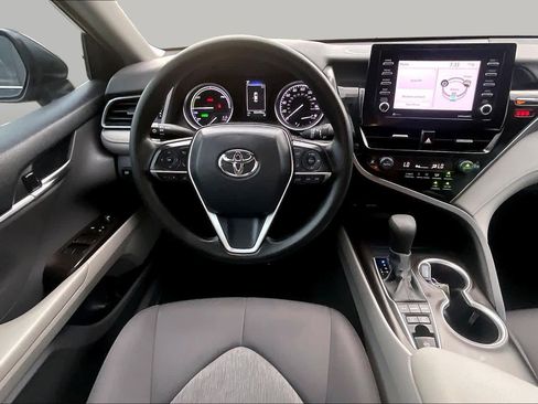 Used 2022 Toyota Camry LE FWD image 6
