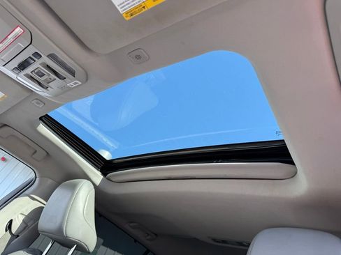 Used 2023 Toyota Highlander Limited image 14